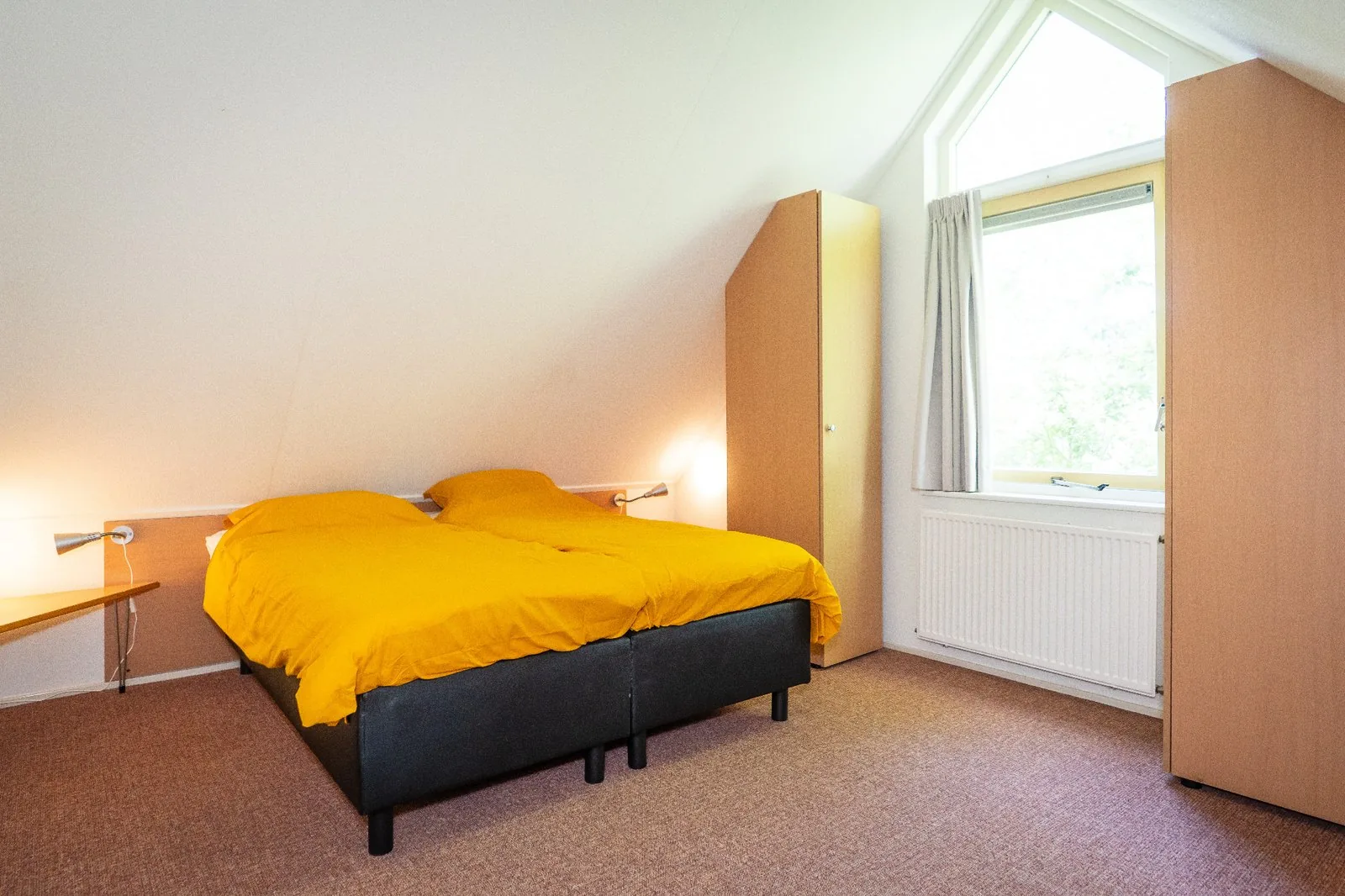 Ruime slaapkamer op de eerste verdieping van het vakantiehuis