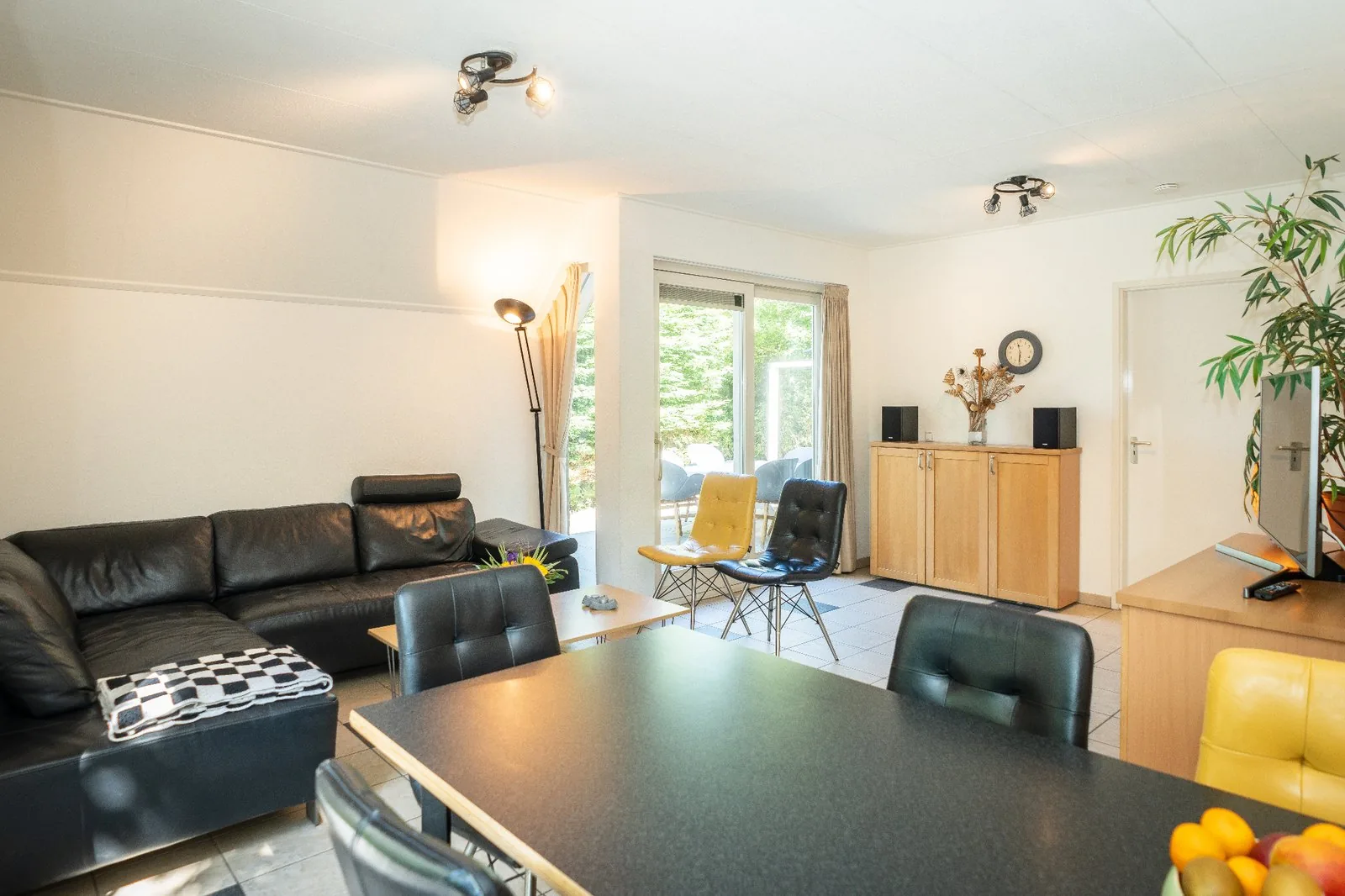 Woonkamer en eethoek van het vakantiehuis
